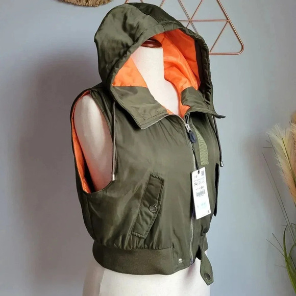 ZARA, New, Cropped Nylon Hooded Zip Front Army Green Khaki Puff Vest, Size XL - Picture 9 of 16